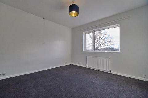 3 bedroom terraced house to rent, Featherstone Drive, Burbage, Hinckley