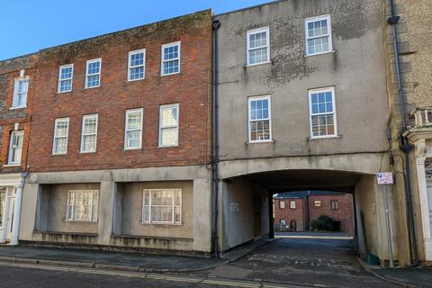 2 bedroom flat for sale, Castle Court, Buckingham