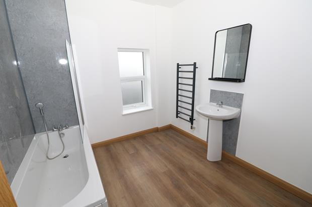 Bathroom (b)