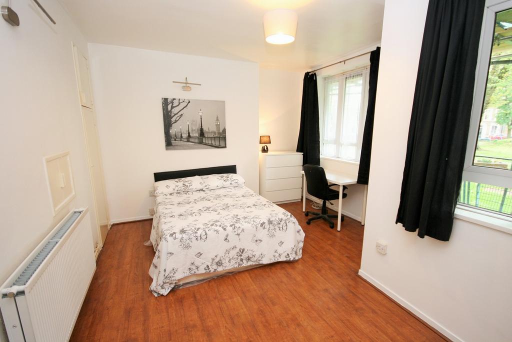 2 Bed Flat Moments From Victoria Park