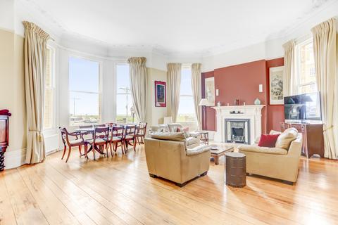 2 bedroom flat for sale, Kings Gardens, Hove, East Sussex, BN3