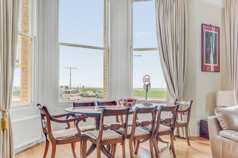 2 bedroom flat for sale, Kings Gardens, Hove, East Sussex, BN3