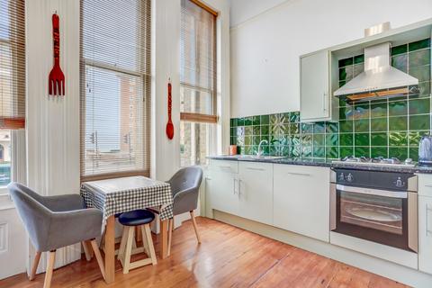 2 bedroom flat for sale, Kings Gardens, Hove, East Sussex, BN3