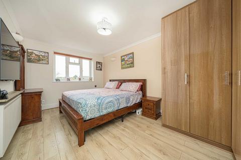 4 bedroom house to rent, Green Lane, Sunbury-On-Thames TW16