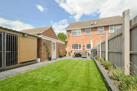 2 bedroom semi-detached house to rent, Mason Gardens, West Row,