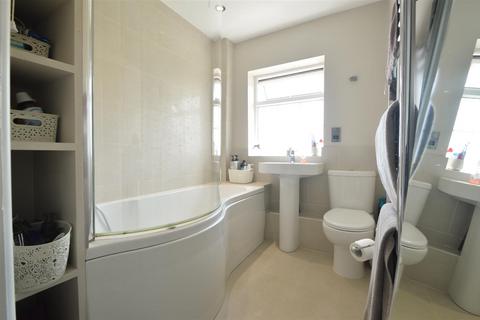 2 bedroom semi-detached house to rent, Mason Gardens, West Row,