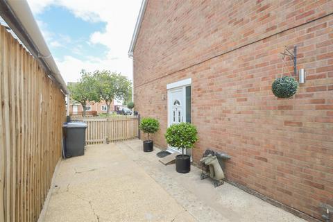 2 bedroom semi-detached house to rent, Mason Gardens, West Row,