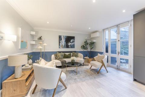 2 bedroom flat for sale, Upper Hampstead Walk, Hampstead Village, NW3