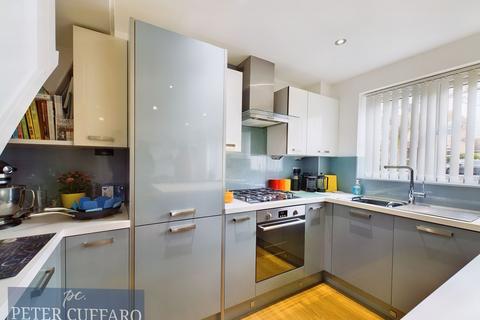 6 Foxes Drive, Waltham Cross, EN7 6HG