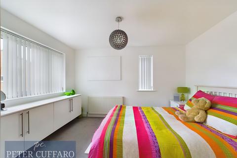 6 Foxes Drive, Waltham Cross, EN7 6HG