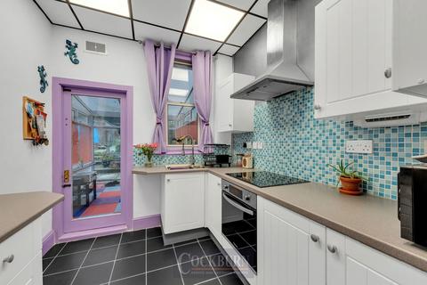 4 bedroom semi-detached house for sale, Dunvegan Road, London, SE9 1SB