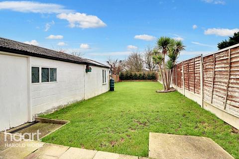 3 bedroom bungalow for sale, David Drive, Romford