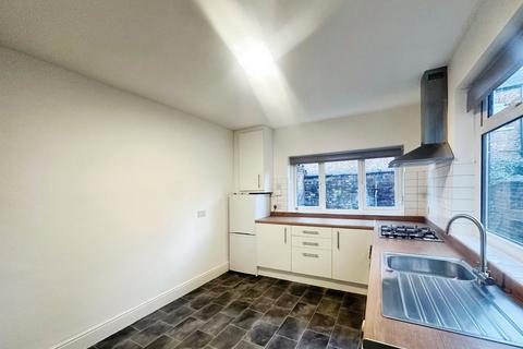 3 bedroom terraced house to rent, Park Lane, Salford, M6