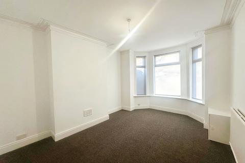 3 bedroom terraced house to rent, Park Lane, Salford, M6