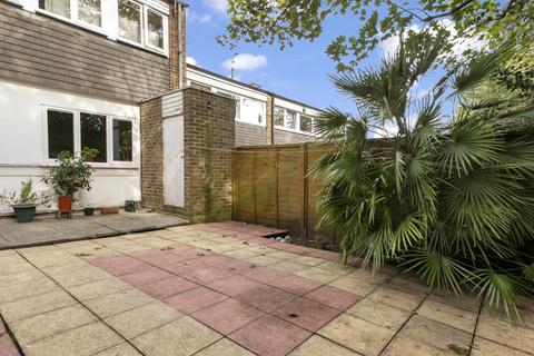 3 bedroom terraced house to rent, Bell Drive, London, SW18