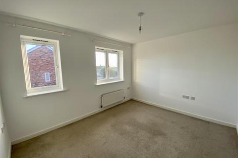 2 bedroom semi-detached house to rent, Bracken Way, Malvern