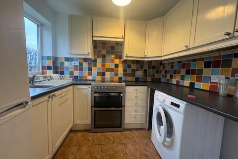 2 bedroom flat to rent, Hillside, Hoddesdon