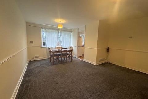 2 bedroom flat to rent, Hillside, Hoddesdon