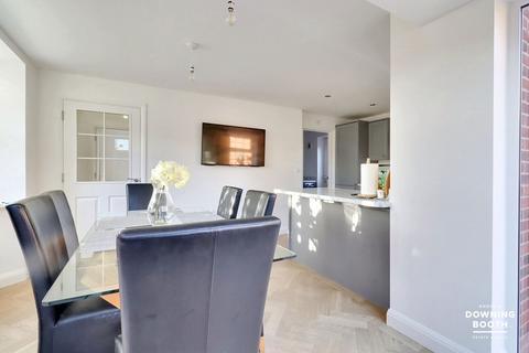 2 Wakelin Way, Lichfield, WS13 6UG
