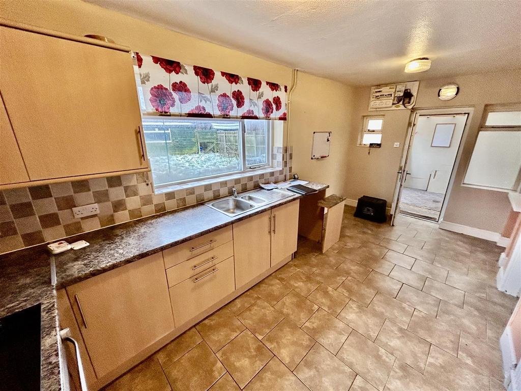 Kitchen1.JPG