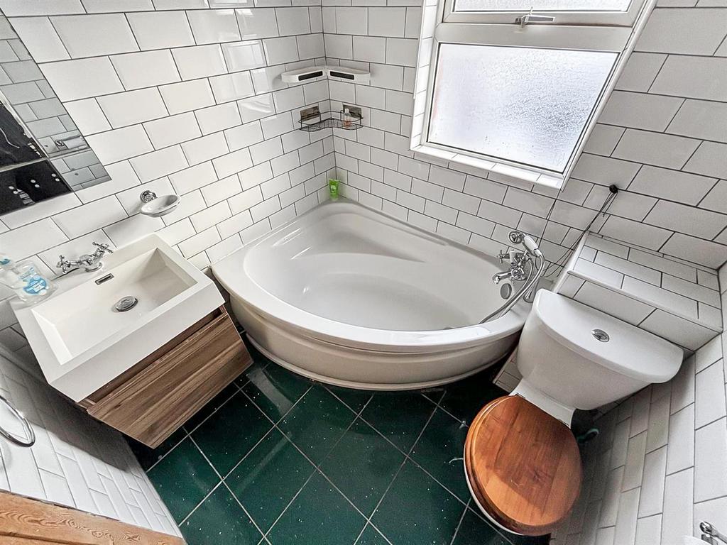 Bathroom / WC: