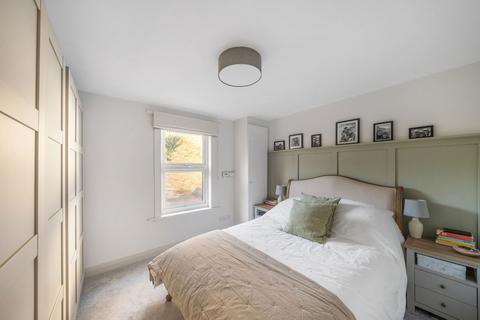 2 bedroom maisonette for sale, Cavendish Road, London SW12