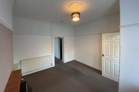 3 bedroom terraced house to rent, Howard Street, Ashton-under-lyne OL7