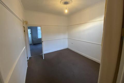 3 bedroom terraced house to rent, Howard Street, Ashton-under-lyne OL7