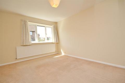 2 bedroom house to rent, Tychbourne Drive, Guildford, Surrey