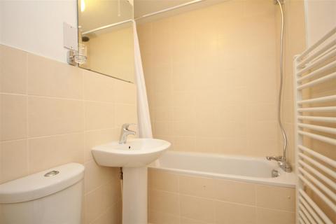 2 bedroom house to rent, Tychbourne Drive, Guildford, Surrey