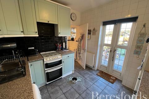 2 bedroom terraced house for sale, Tennyson Road, Romford, RM3