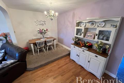 2 bedroom terraced house for sale, Tennyson Road, Romford, RM3