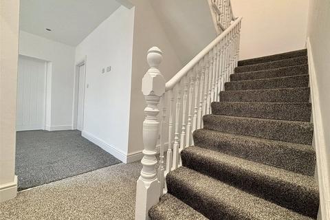 5 bedroom end of terrace house to rent, Renwick Road, Blyth, Northumberland, NE24