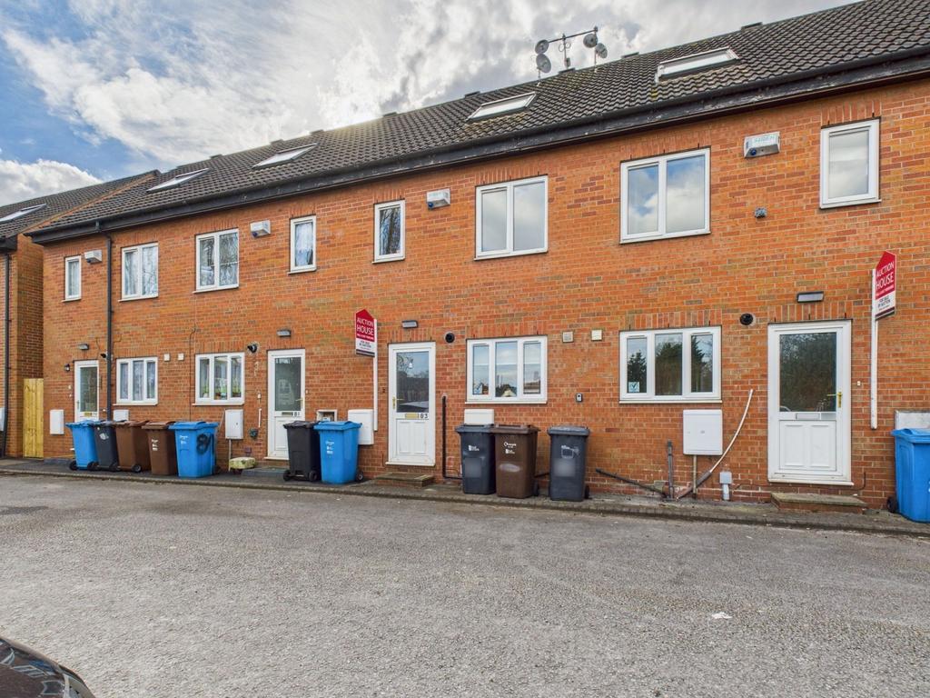 4 Bedroom House - mid terrace for Sale by auction