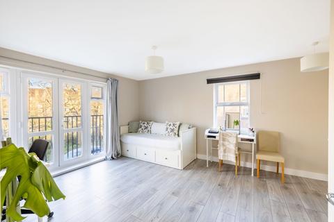73 Brooklands, Haywards Heath, RH16 4TR