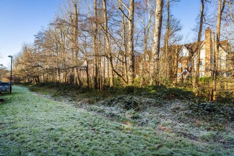 73 Brooklands, Haywards Heath, RH16 4TR