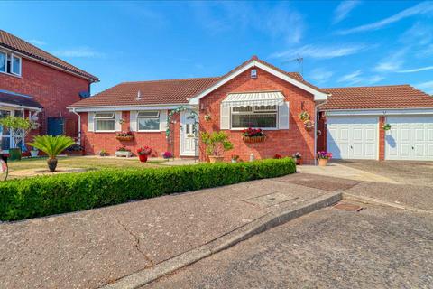 6 Charnock Close, Kirby Cross, Frinton-on-sea, CO13 0RT