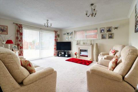 6 Charnock Close, Kirby Cross, Frinton-on-sea, CO13 0RT