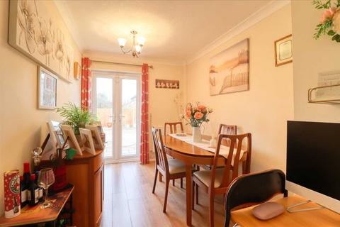 6 Charnock Close, Kirby Cross, Frinton-on-sea, CO13 0RT