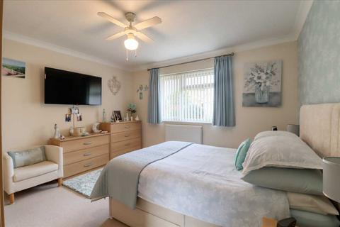 6 Charnock Close, Kirby Cross, Frinton-on-sea, CO13 0RT