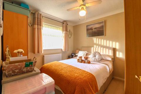6 Charnock Close, Kirby Cross, Frinton-on-sea, CO13 0RT