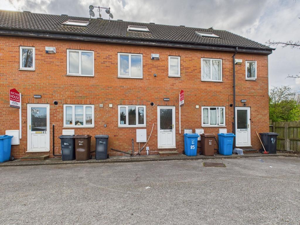 4 Bedroom House - mid terrace for Sale by auction