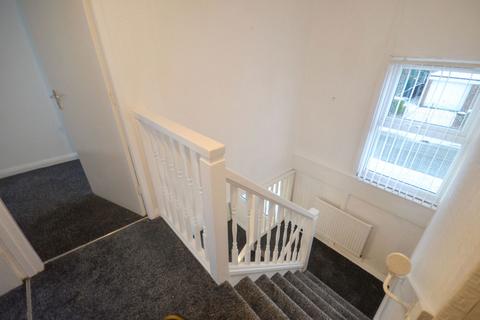 3 bedroom townhouse to rent, Bankfield Road, Widnes, WA8 7UN