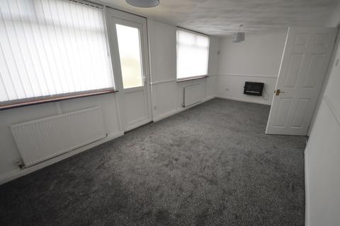 3 bedroom townhouse to rent, Bankfield Road, Widnes, WA8 7UN