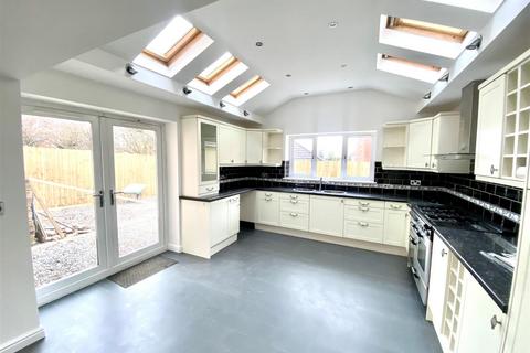 4 bedroom detached house to rent, Hill Court, Broadlands, Bridgend County Borough, CF31 5BX