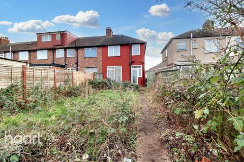 3 bedroom end of terrace house for sale, Eton Road, Ilford