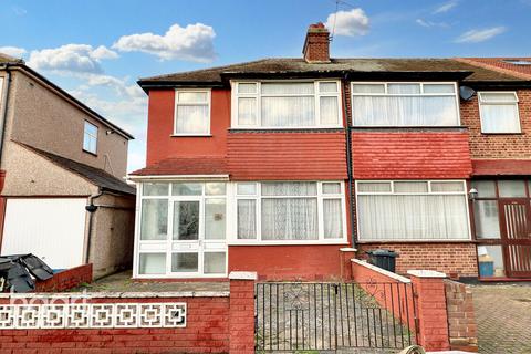 3 bedroom end of terrace house for sale, Eton Road, Ilford