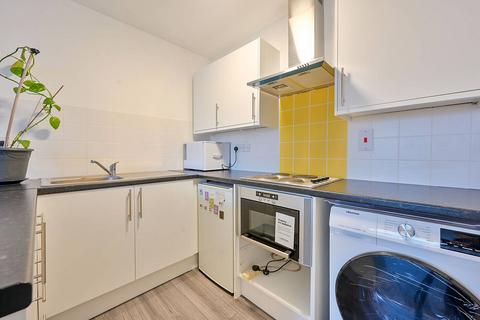 Studio to rent, Balmoral Mews, Wendell Park, London, W12