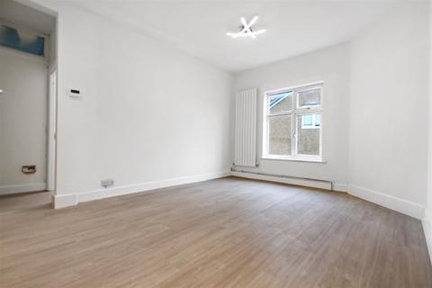 2 bedroom apartment to rent, Harrow HA2