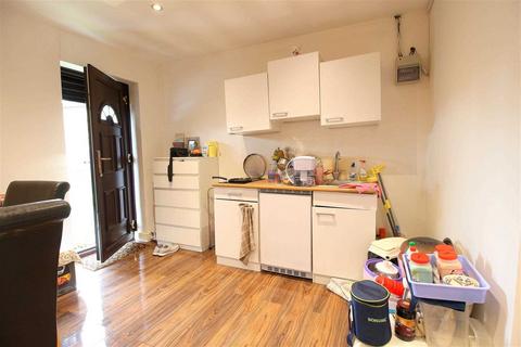 1 bedroom flat to rent, Beehive Lane, IG4